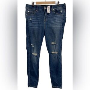 Torrid NWT Bombshell Skinny Premium Stretch (distressed) Sz 18 Regular
